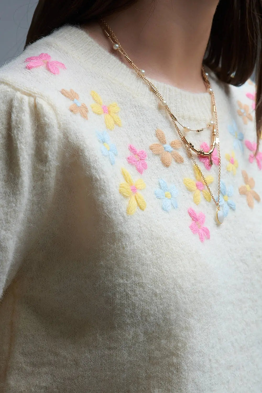 Cream chunky knit short-sleeved sweater with pastel-colored embroidered flowers - One Size / White - Sweaters
