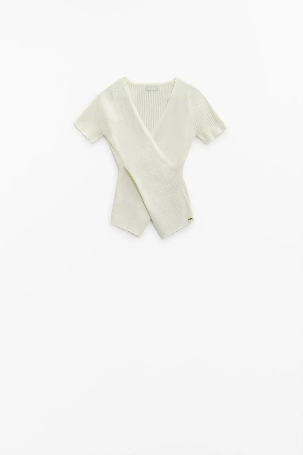 Cream t-shirt with crossed front and V-neck - Sweaters