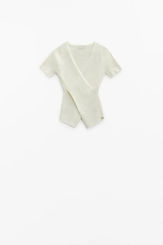 Cream t-shirt with crossed front and V-neck - Sweaters
