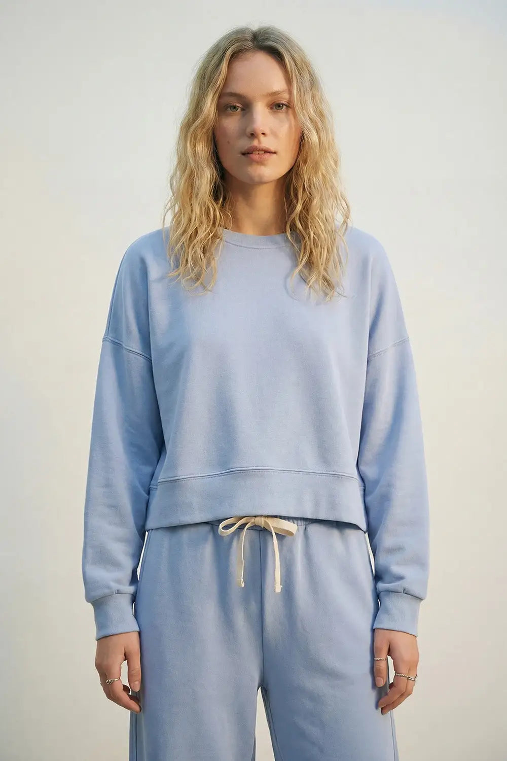 Q2 Crew Neck Dropped Shoulder Basic Sweatshirt in Blue
