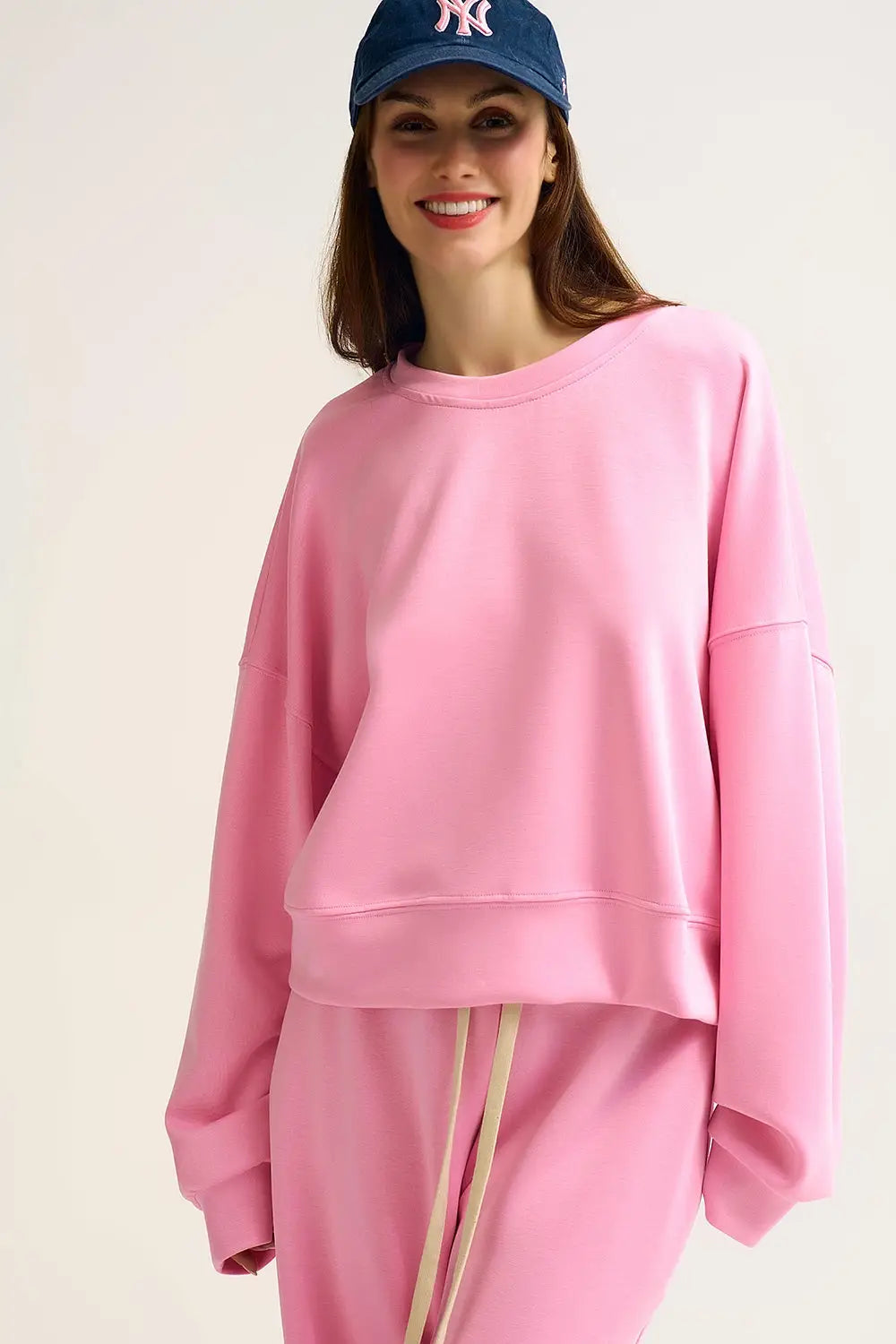 Q2 Crew Neck Dropped Shoulder Basic Sweatshirt in Pink