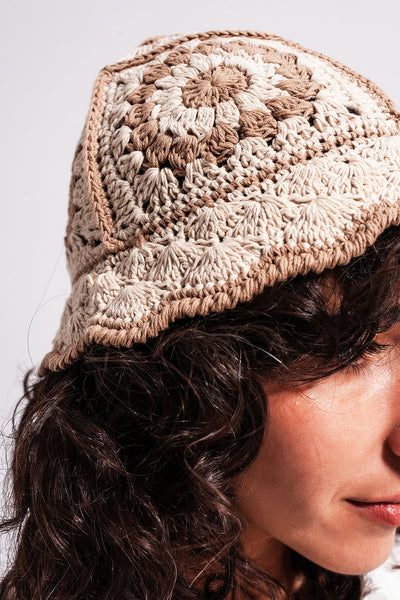 Crochet bucket hat with daisy detail in beige