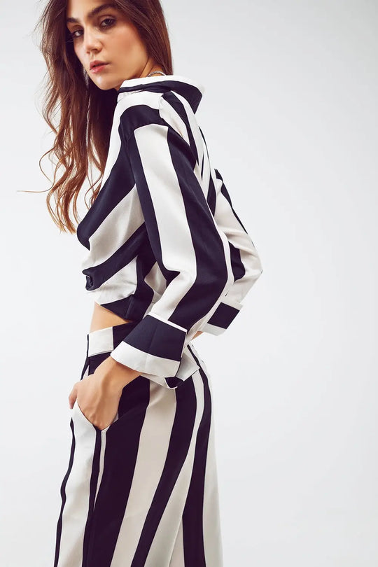 Crop Shirt avec Détail Nœud à Rayures Noires et Blanches - Tee-Shirt