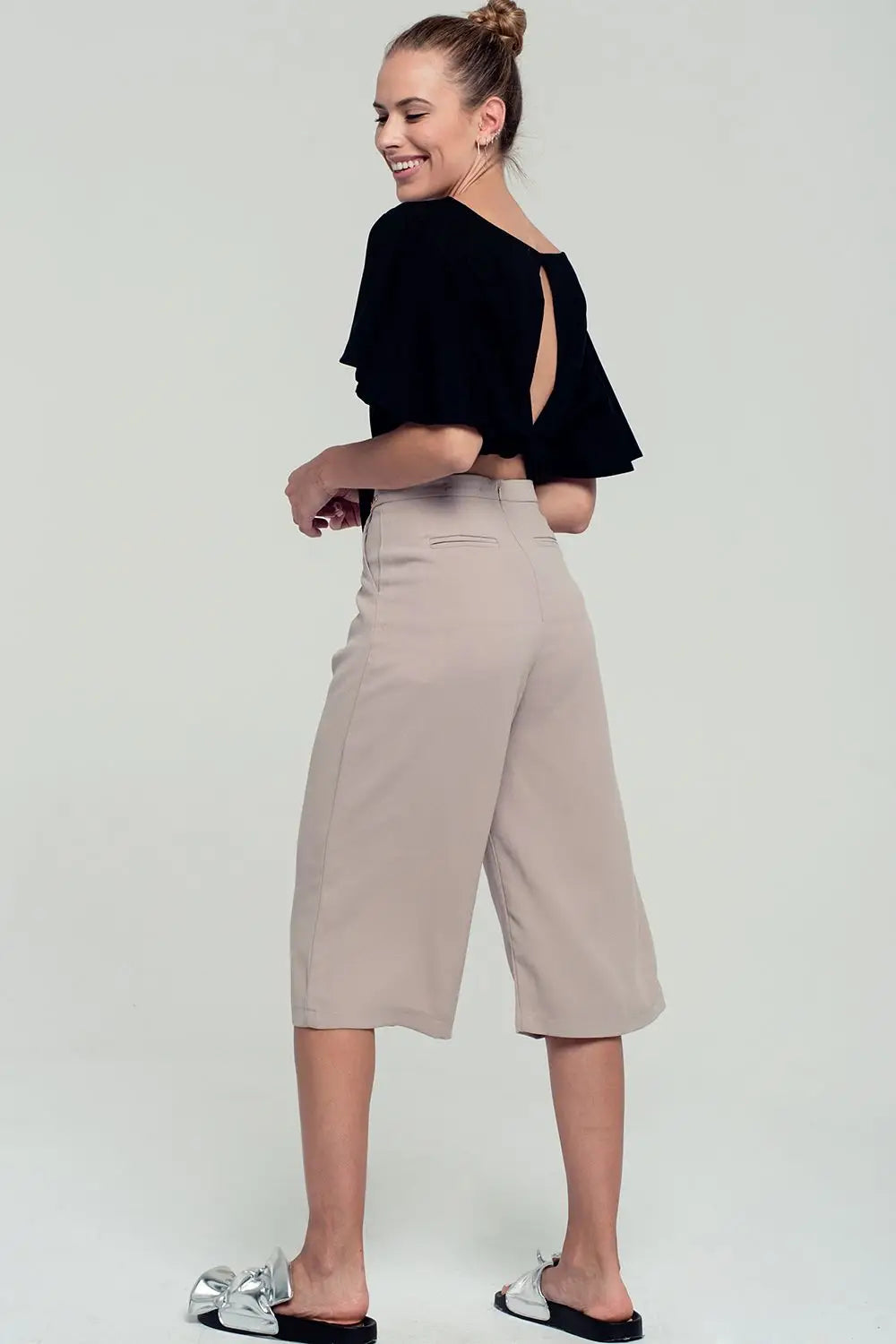 Crop top noir manches à volant et ouvert dans le dos avec un noeud - Tee-Shirt