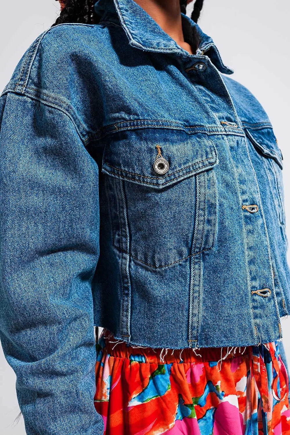 Cropped denim jacket with raw hem in mid wash - Coats and Jackets