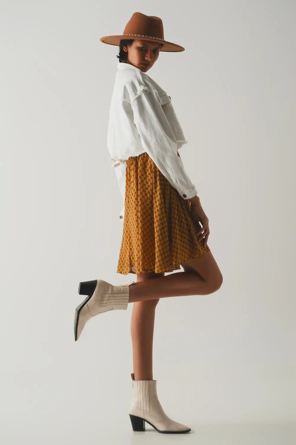 Cropped denim trucker jacket in white - Coats and Jackets