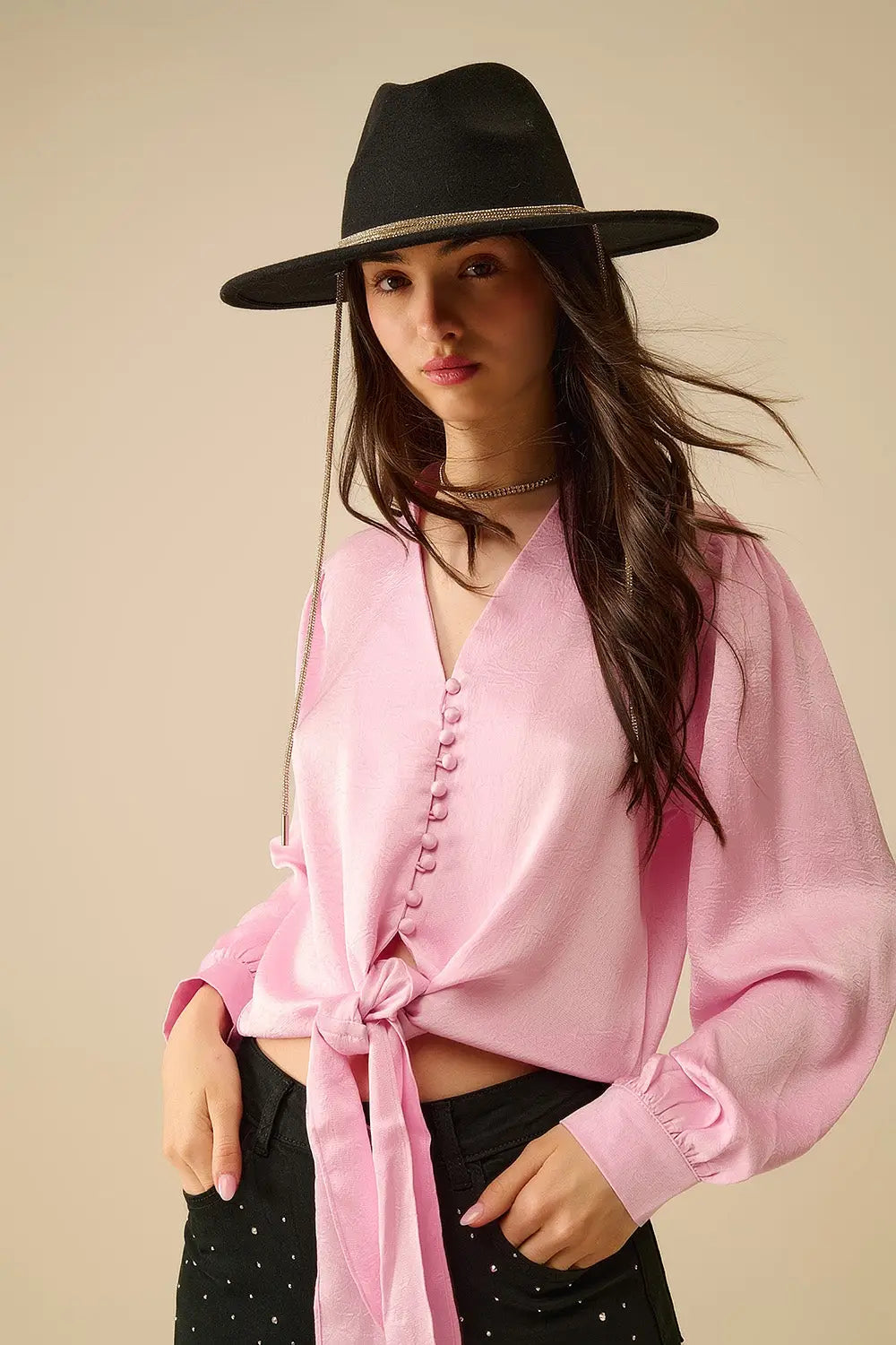 Q2 Cropped Shirt In pink Featuring knot