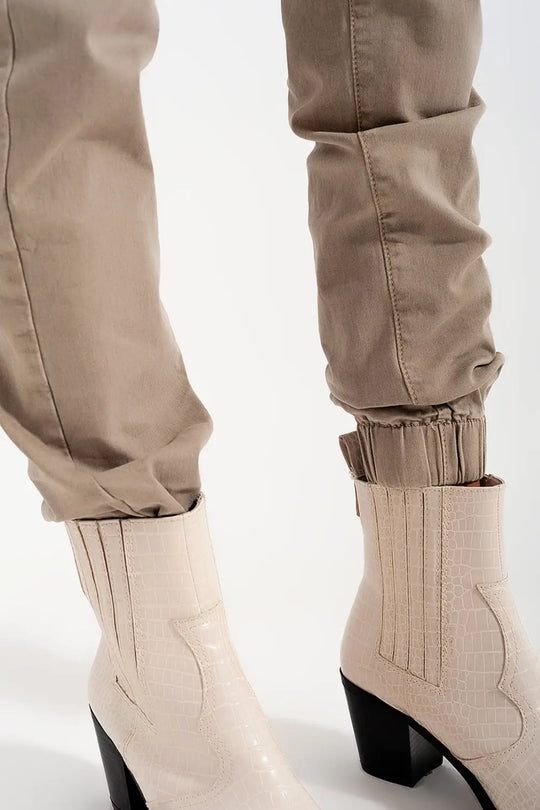 Cuffed utility pants with chain in beige - Jeans