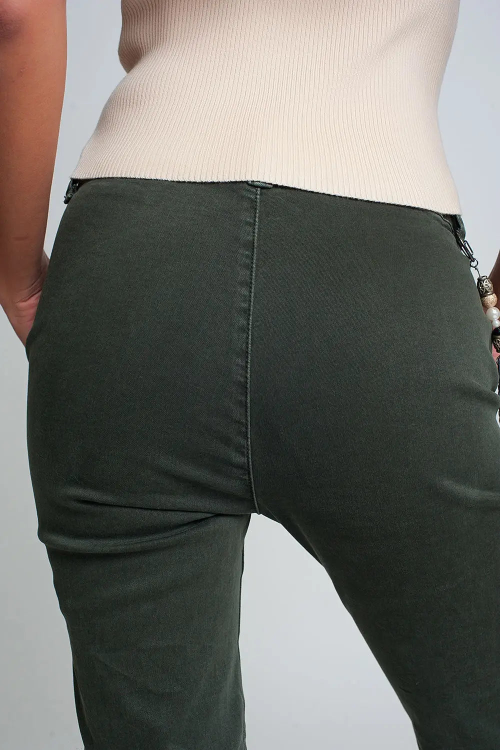 Cuffed utility pants with chain in khaki - Jeans