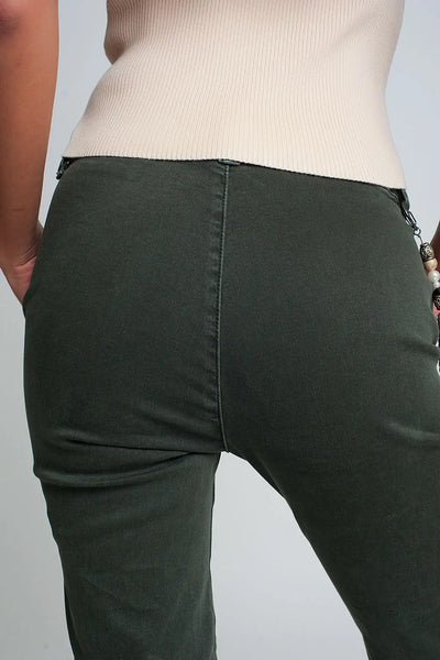 Cuffed utility pants with chain in khaki - Jeans