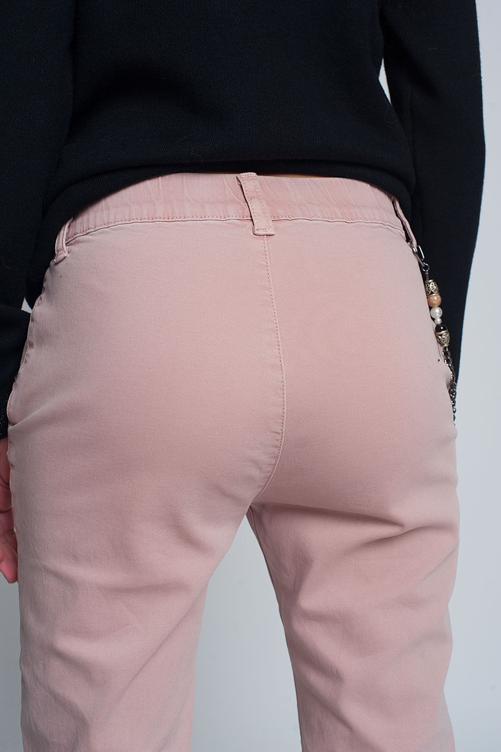 Cuffed utility pants with chain in pink