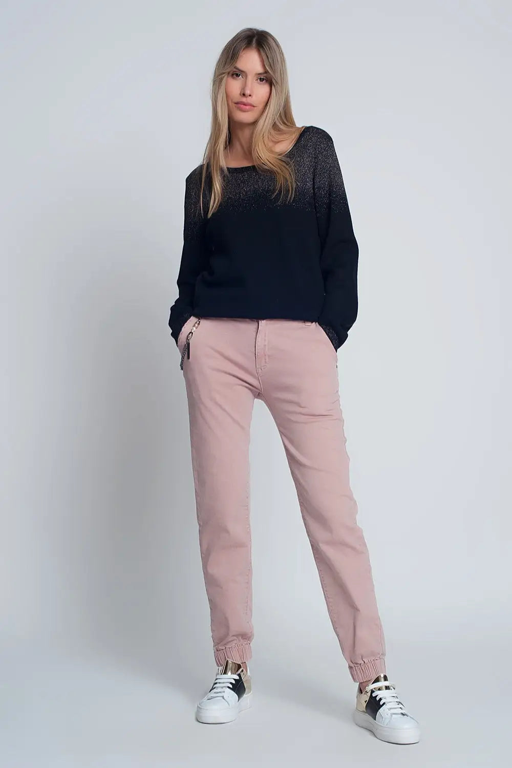 Cuffed utility pants with chain in pink - Jeans