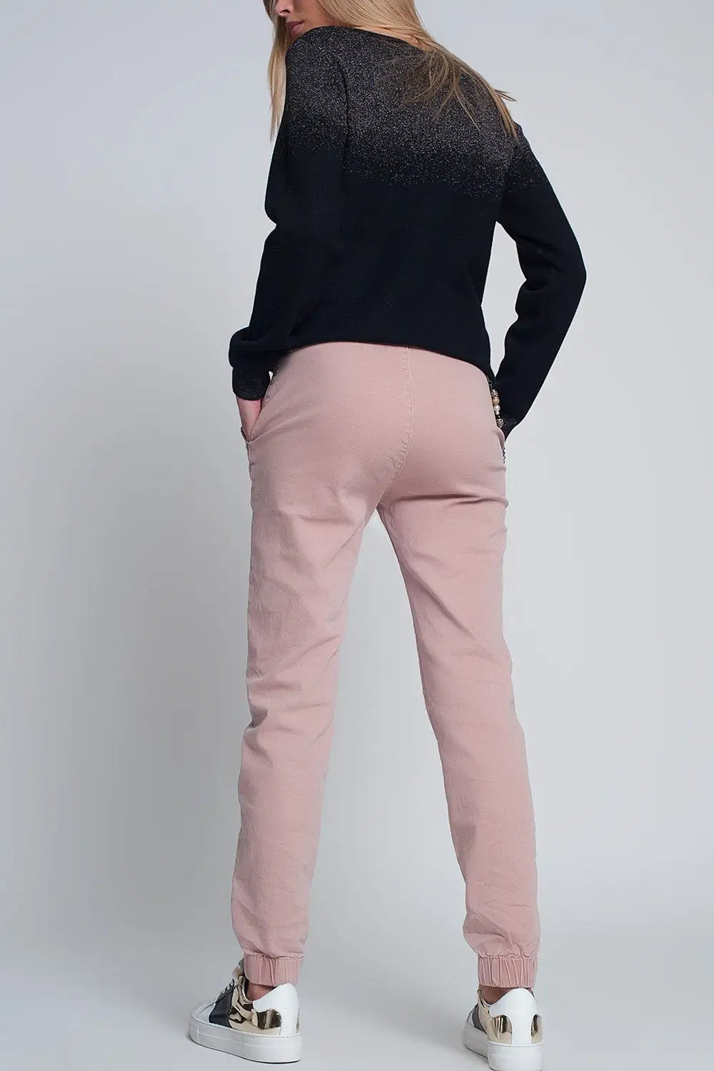 Cuffed utility pants with chain in pink - Jeans
