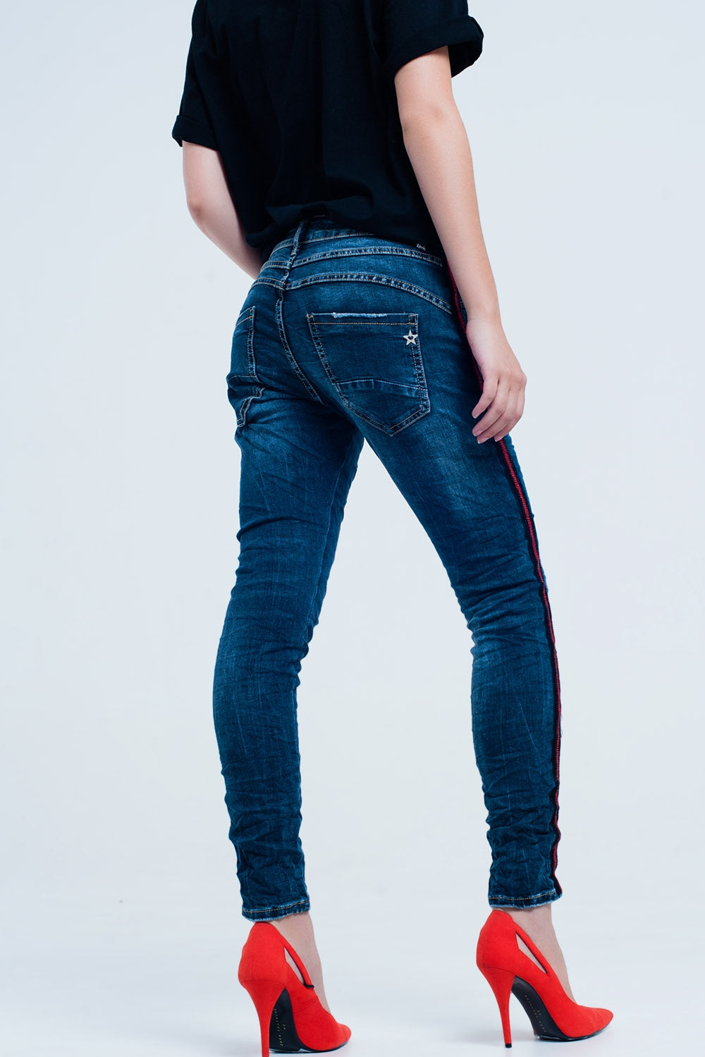 Dark blue boyfriend jeans with red sideband