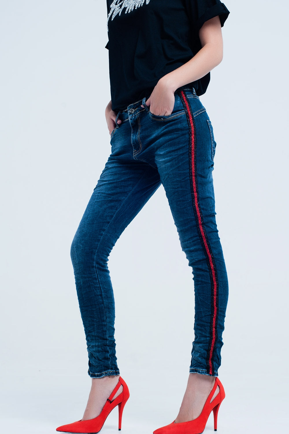 Dark blue boyfriend jeans with red sideband