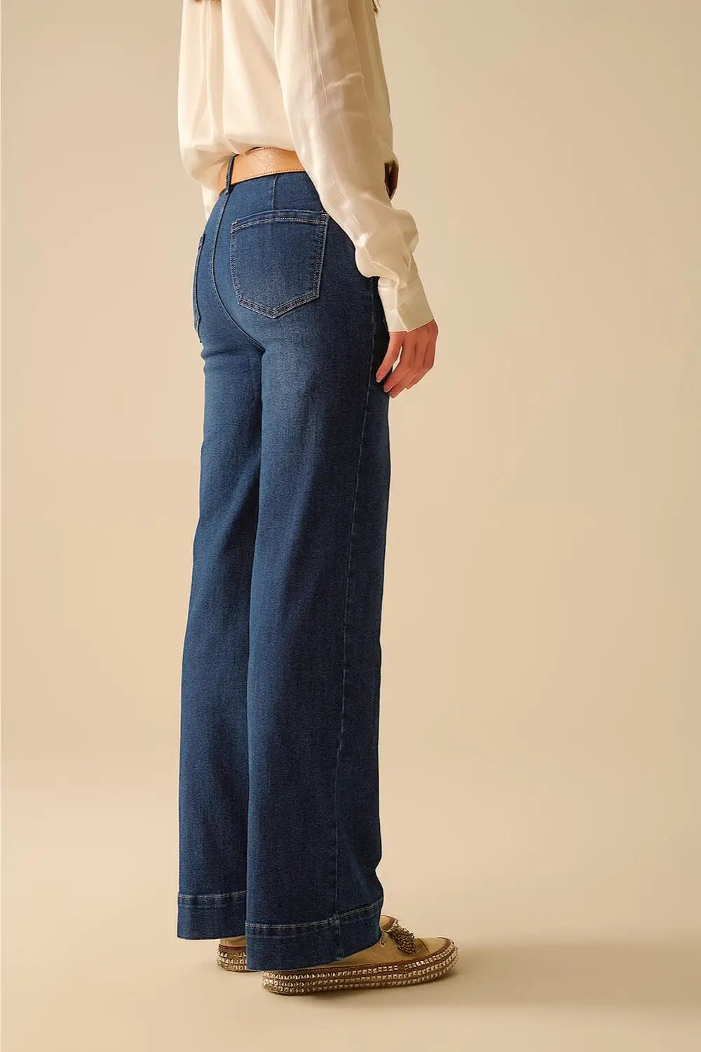 Dark wash jeans with wide leg and pockets - Jeans