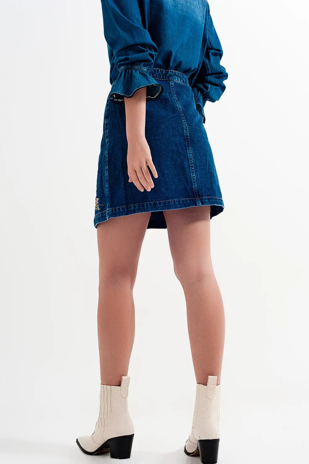 Denim skirt with flower embroidery and front buttons - Skirts