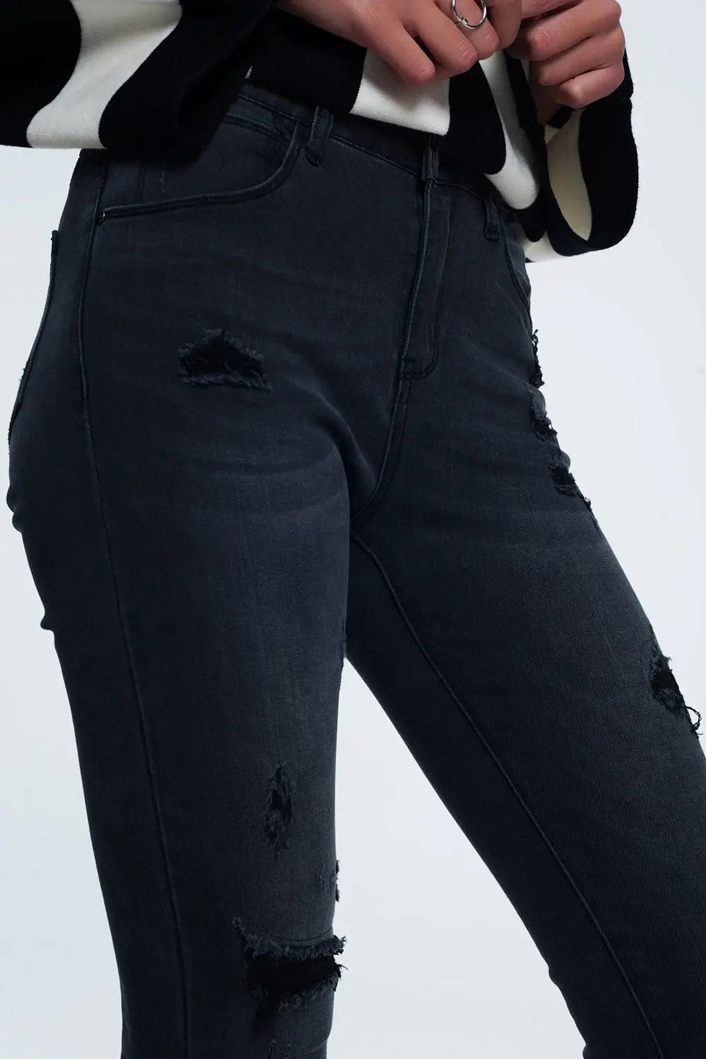 Distressed skinny jeans in black - Jeans