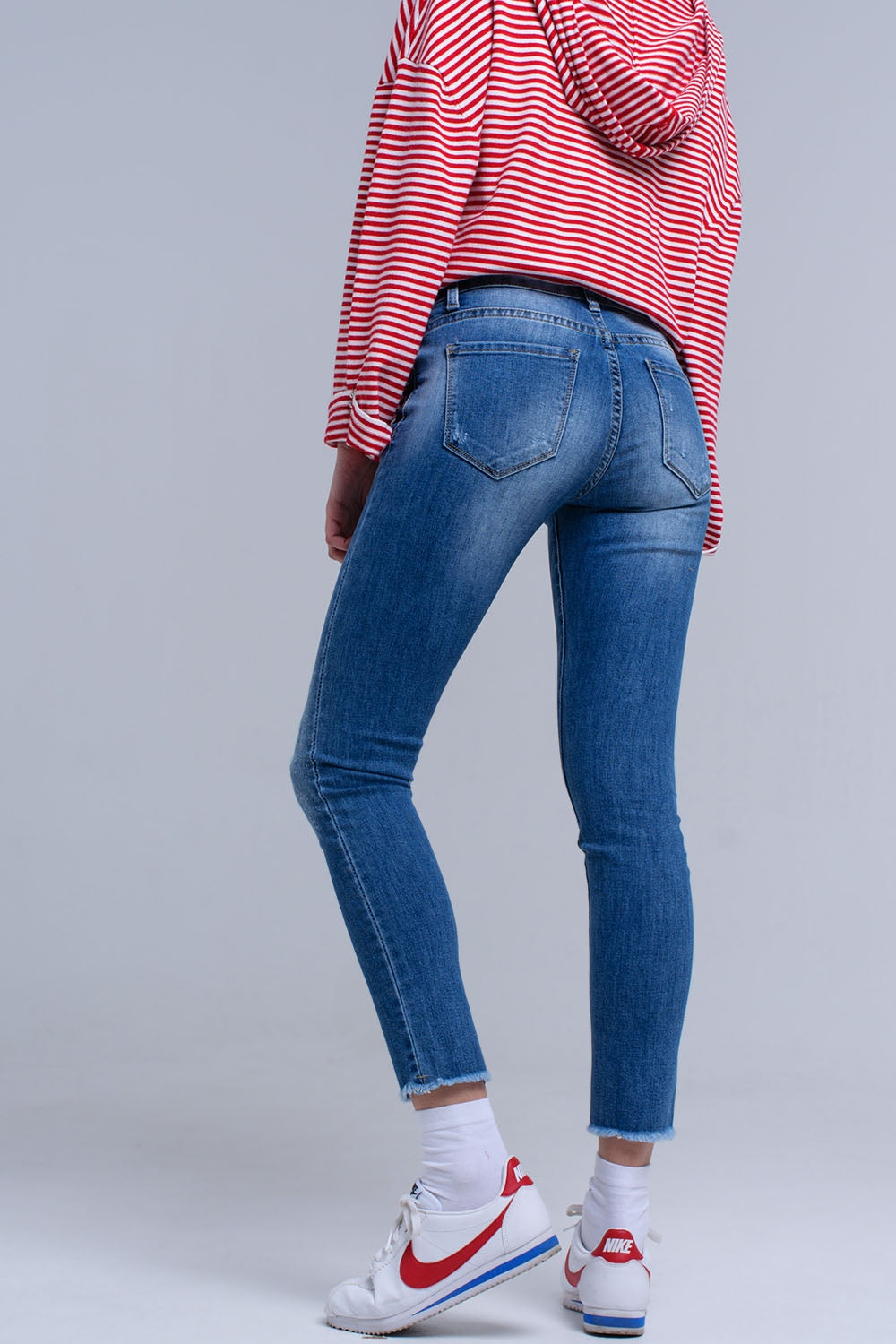 Distressed skinny jeans with fringes