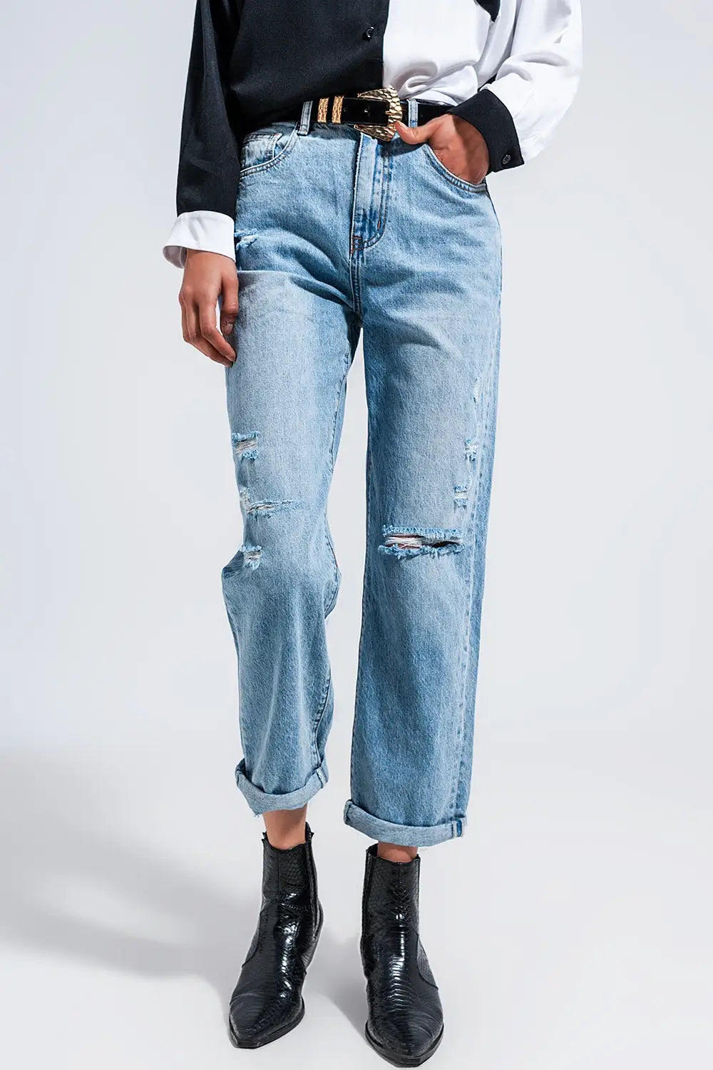Distressed straight leg jean in medium denim - Jeans