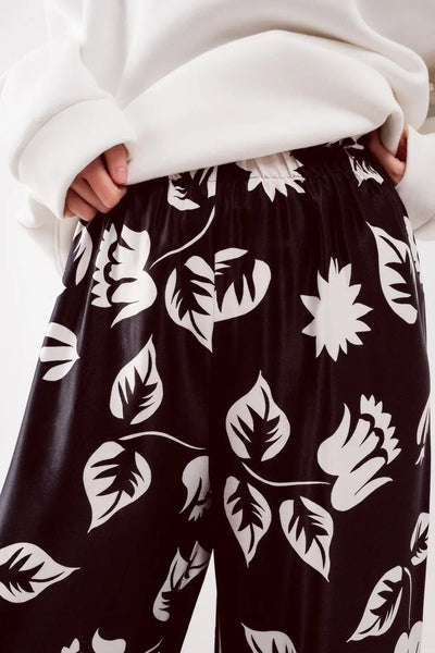 Elasticated super wide leg pants in black - Pants