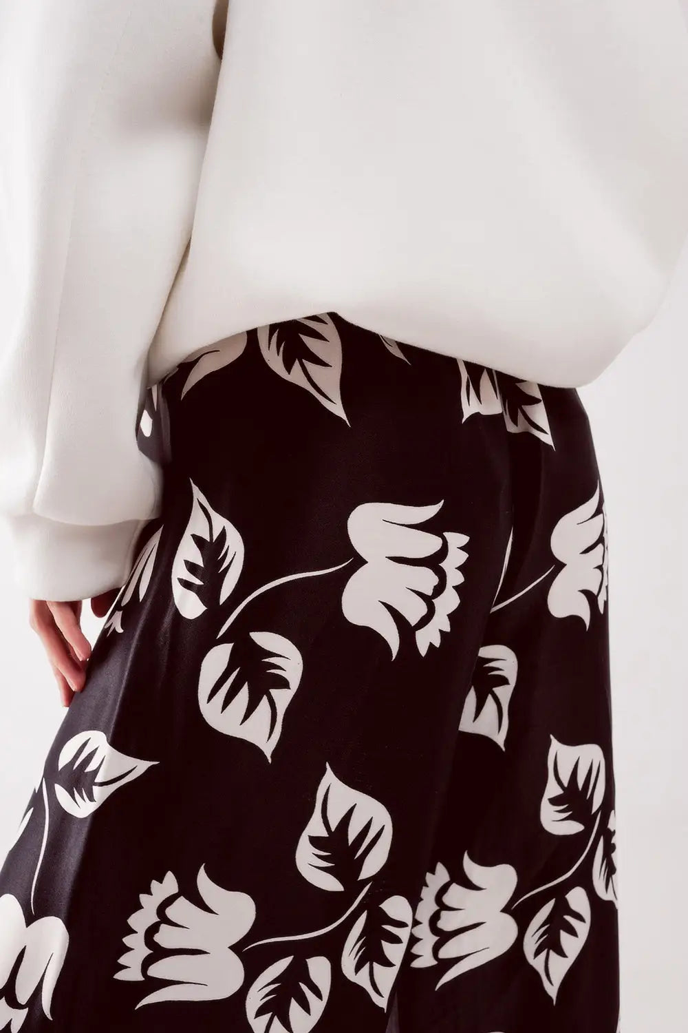 Elasticated super wide leg pants in black - Pants