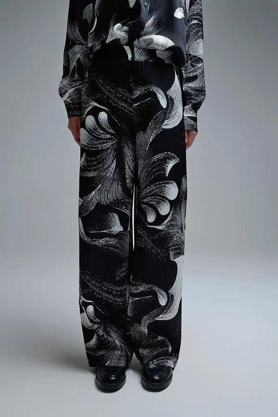 Q2 Elegant Printed Black Wide-Leg Pants in satin fabric