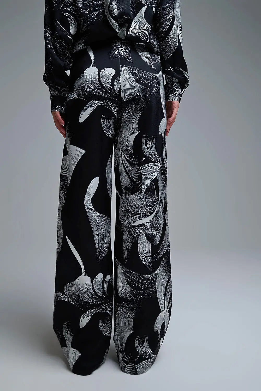 Elegant Printed Black Wide-Leg Pants in satin fabric - Pants