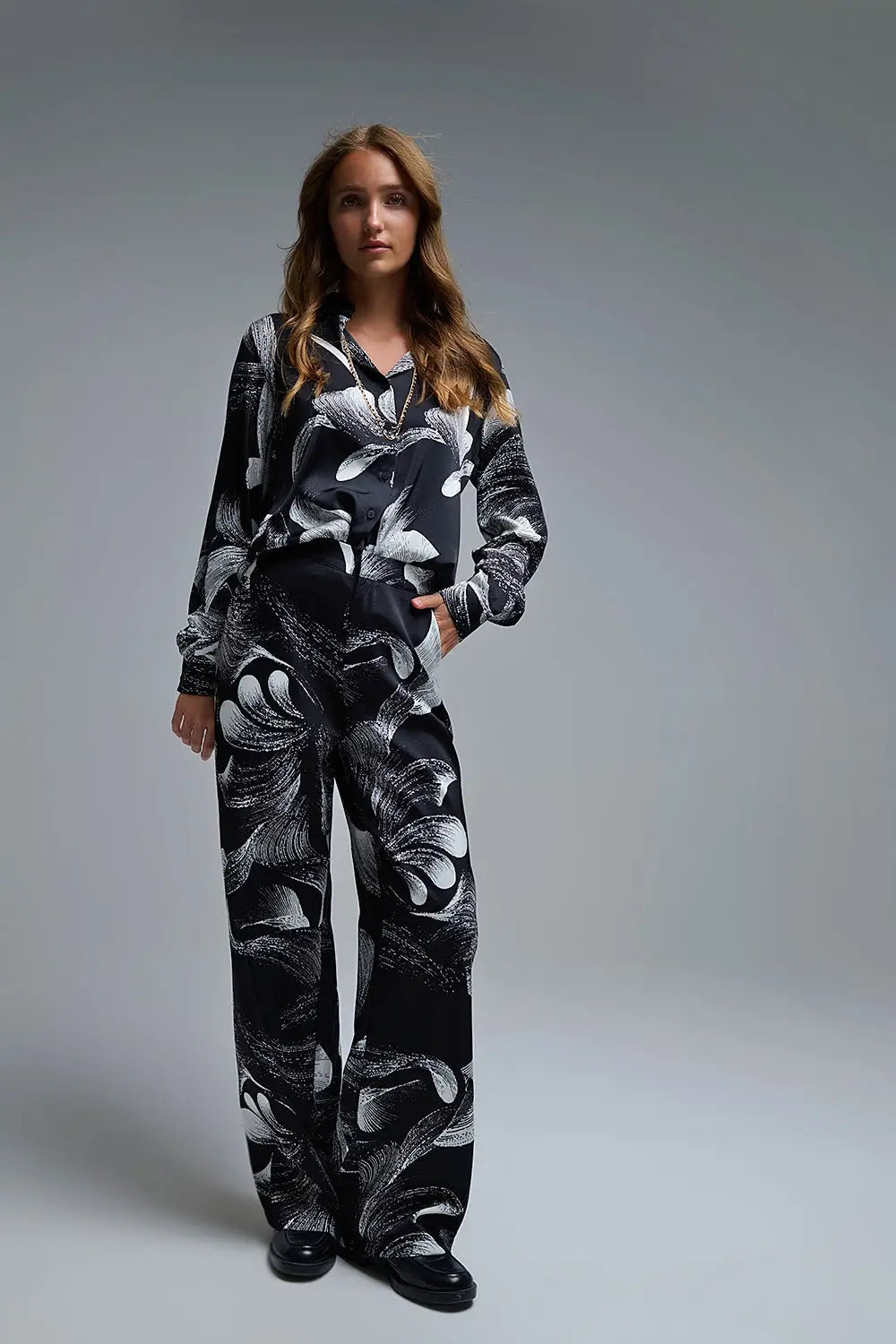 Elegant Printed Black Wide-Leg Pants in satin fabric - Pants