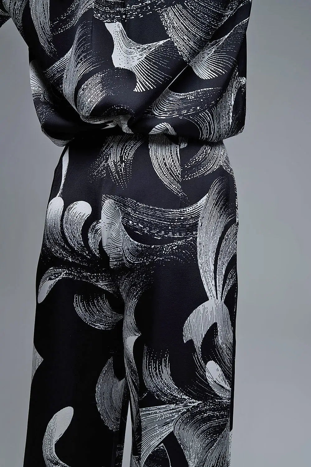 Elegant Printed Black Wide-Leg Pants in satin fabric - Pants