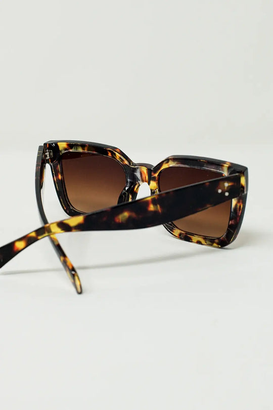 Elongated Squared Sunglasses With Dark Lenses in Tortoise Shell - One Size / Brown
