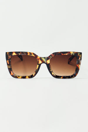 Q2 Elongated Squared Sunglasses With Dark Lenses in Tortoise Shell