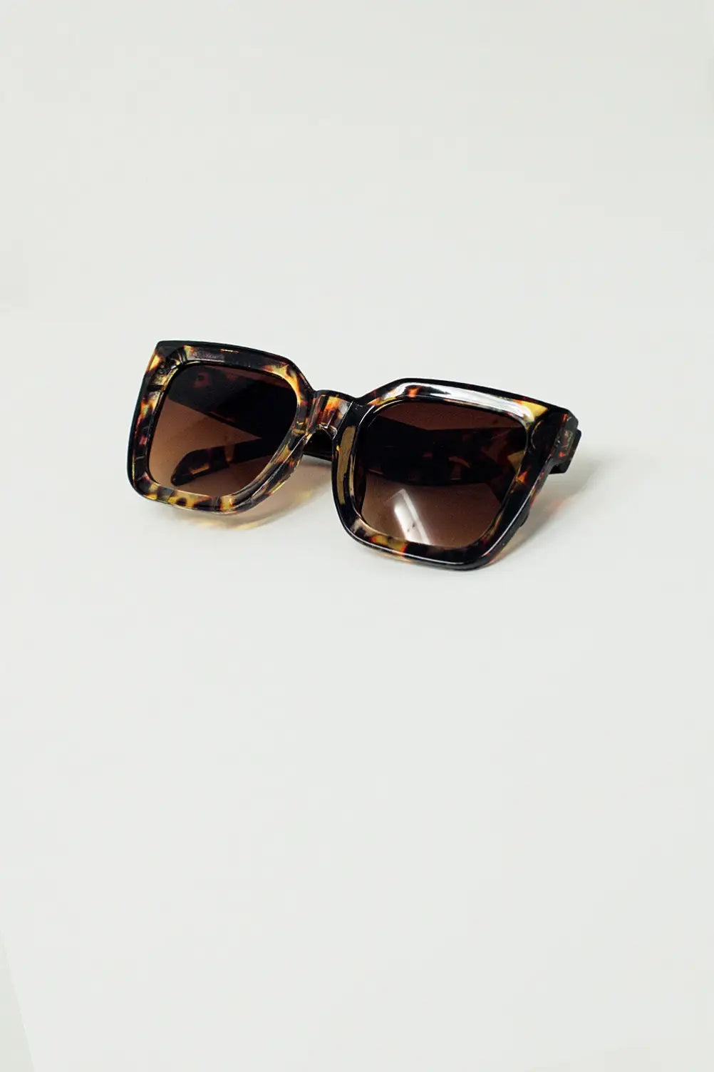 Elongated Squared Sunglasses With Dark Lenses in Tortoise Shell - One Size / Brown