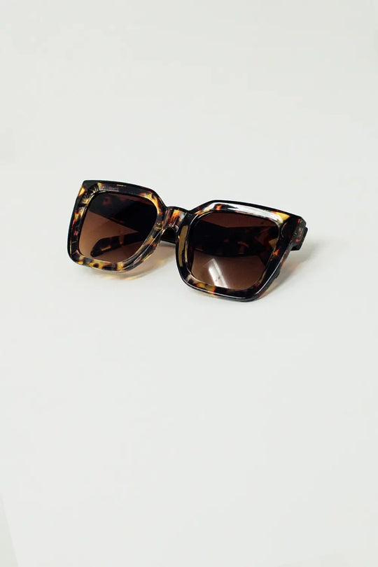 Elongated Squared Sunglasses With Dark Lenses in Tortoise Shell - One Size / Brown
