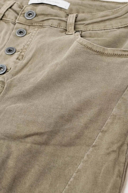 Exposed buttons skinny jeans in dark beige - Pants
