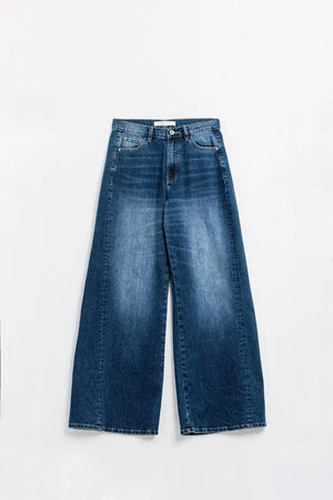 Q2 Extra wide leg jean in dark wash