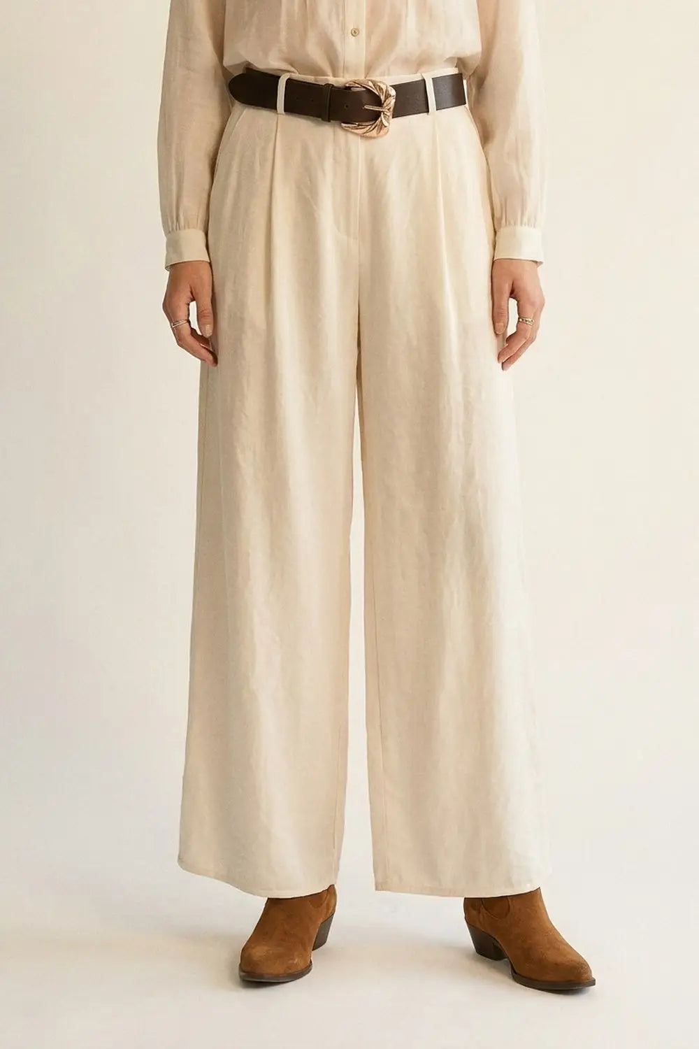 Extra-wide pants in a lightweight and shiny fabric - Pants