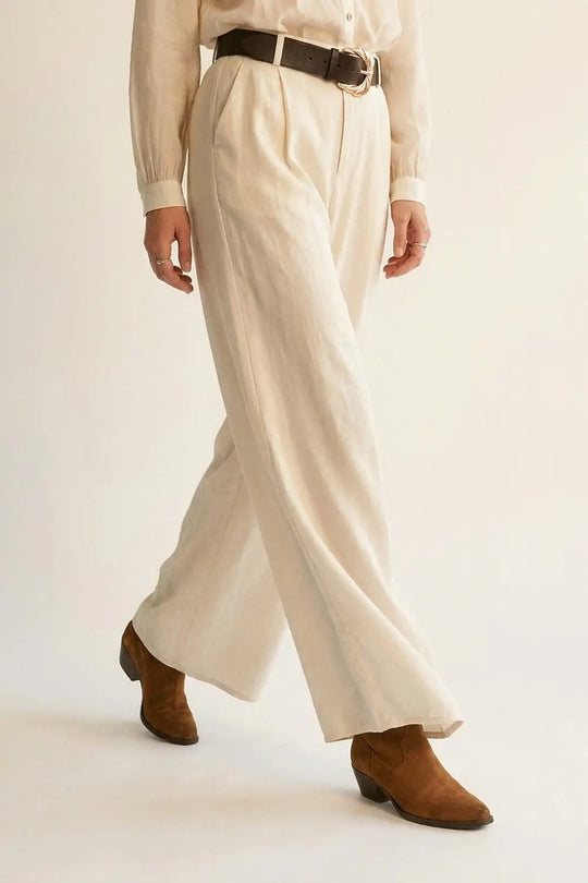 Q2 Extra-wide pants in a lightweight and shiny fabric