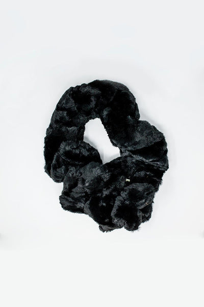 Faux fur collar in black