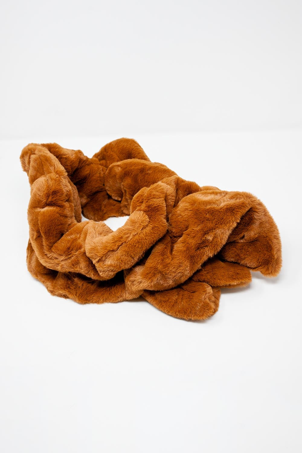 Q2 Faux fur collar in camel