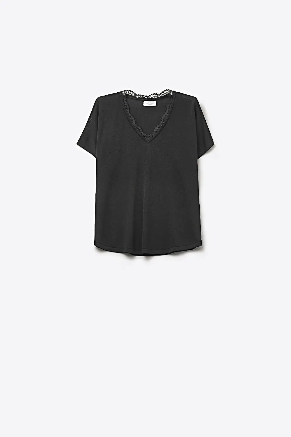 Q2 Fine and soft knit sweater with V-neck and lace trim in black