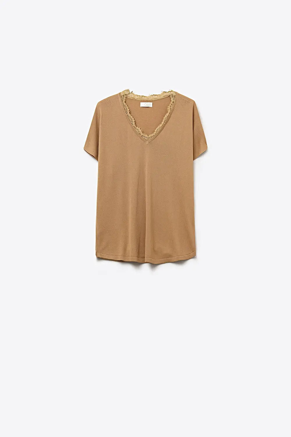 Q2 Fine and soft knit sweater with V-neck and lace trim in camel