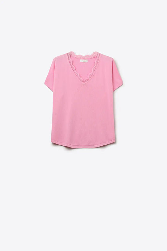 Q2 Fine and soft knit sweater with V-neck and lace trim in pink
