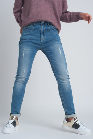 Q2 Fine denim ripped boyfriend jean in mid wash