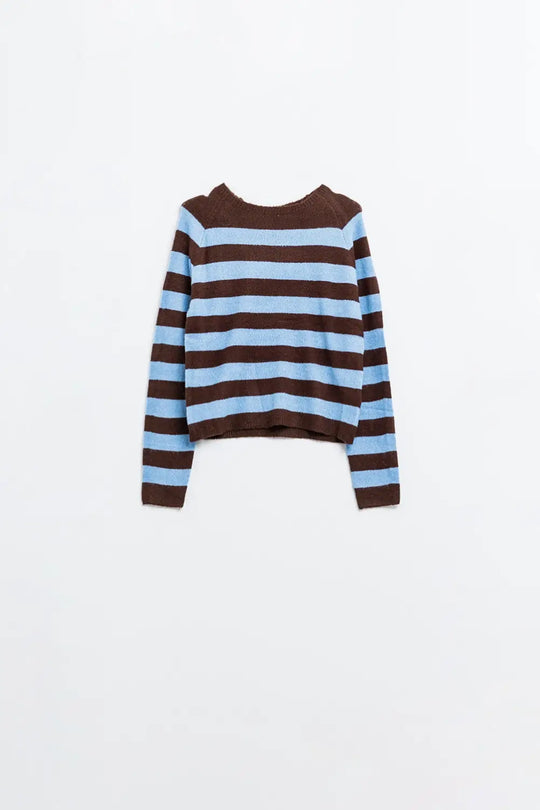 Q2 Fine knit sweater in brown with blue stripes