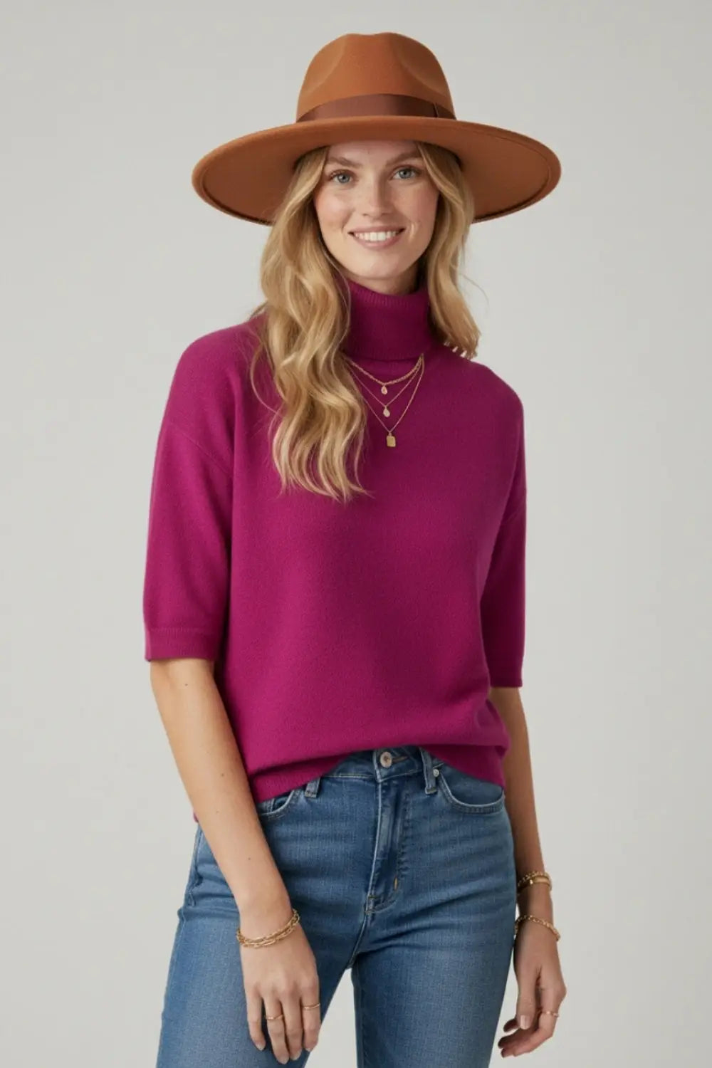 Fine knit sweater in fucsia with a high neck and elbow-length sleeves - One Size / Fuchsia
