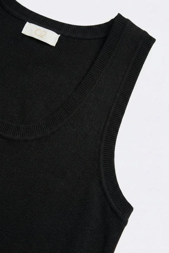 fine Knit Tank Top with Scoop in black - One Size / Black