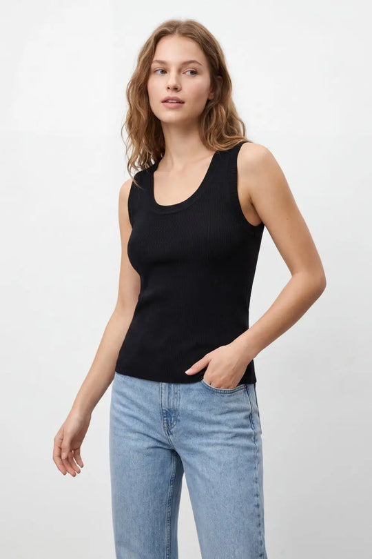 fine Knit Tank Top with Scoop in black - One Size / Black