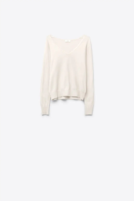 Q2 Fine Knit V-Neck Sweater with Decorative Neckline Detail in white color