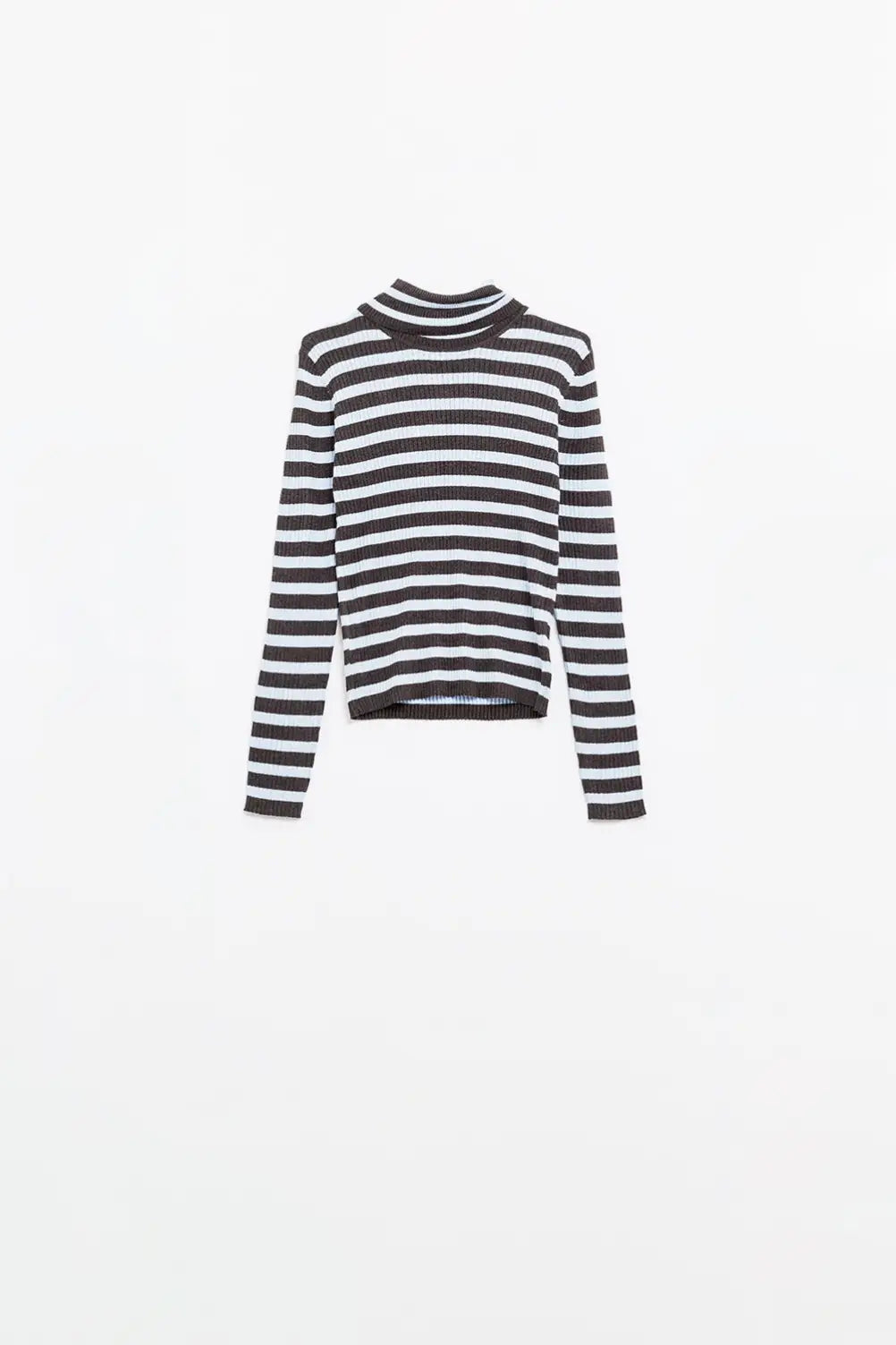 Q2 Fine knit wool sweater with blue and brown stripes